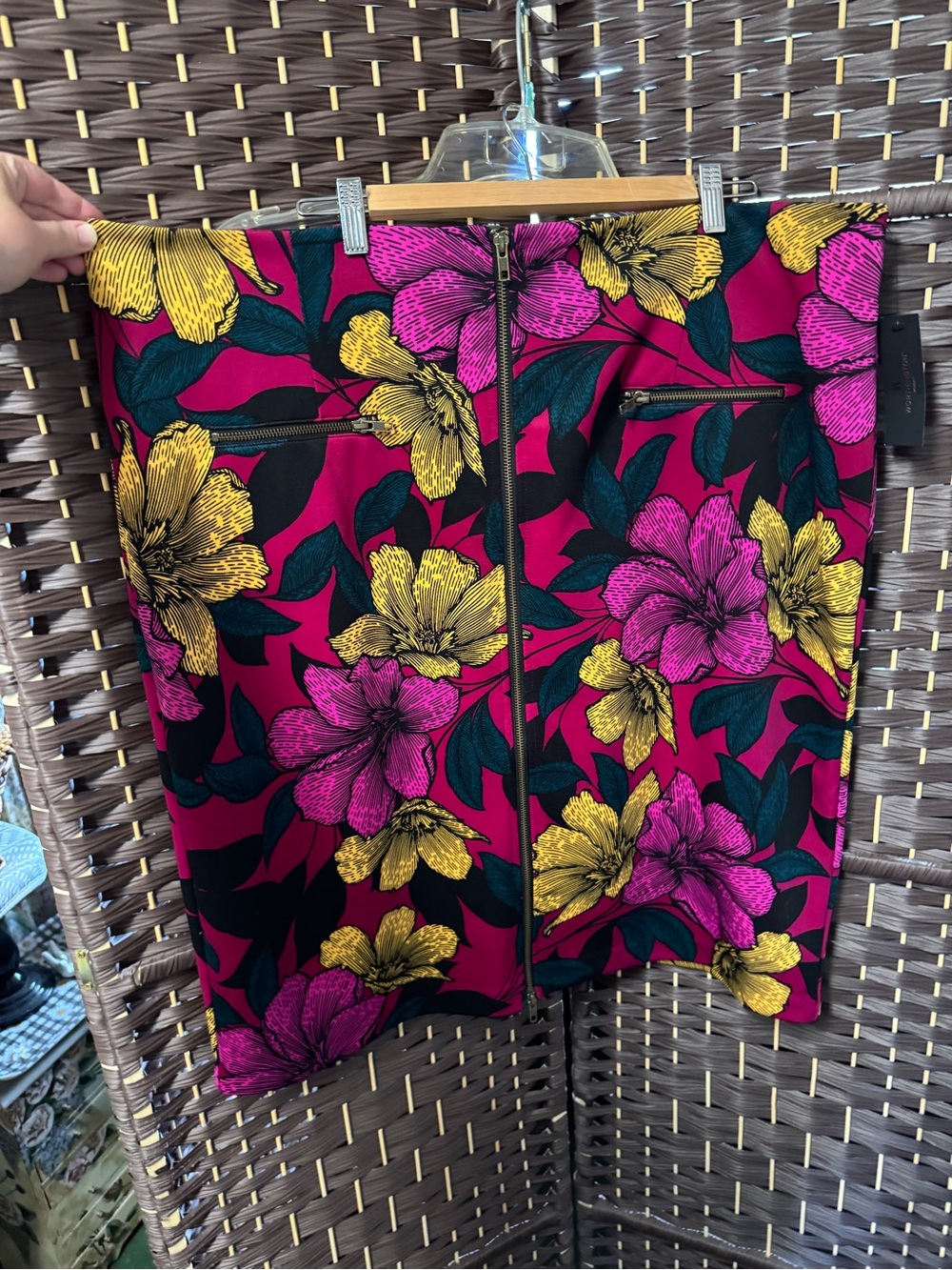 New/NWT Bright Floral Short Straight Skirt PLUS SIZE 3X 24W WORTHINGTON WOMAN